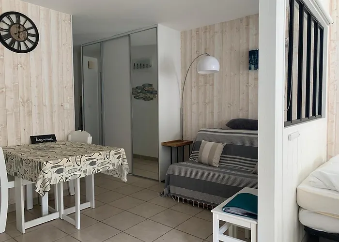 Agreable Logt A La Flotte En Re Avec Piscine